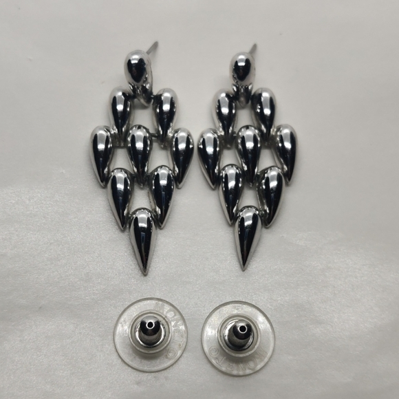 🇨🇦 Vintage Monet cascade chandelier earrings - Picture 8 of 14